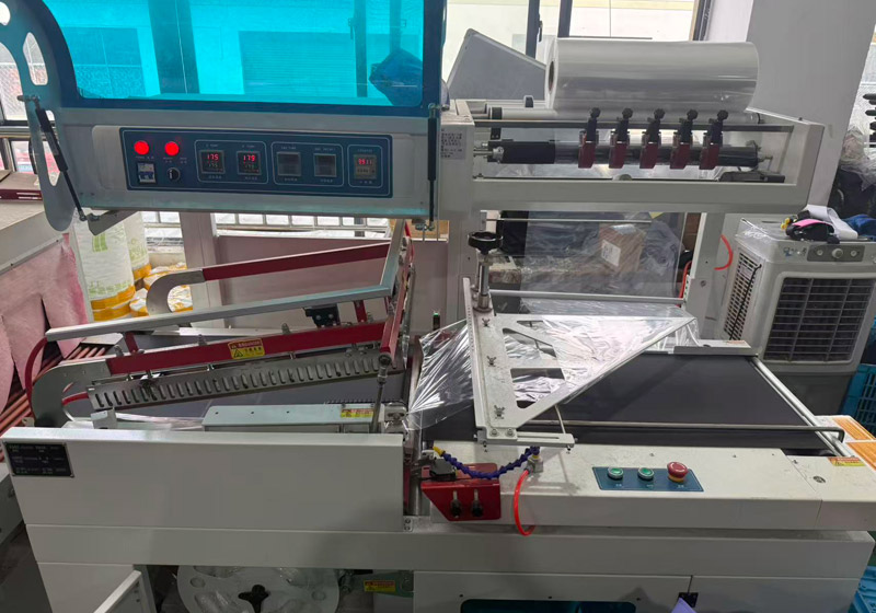 Automatic-cutting-packaging-machine